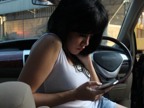 Beberapa Kebiasaan yang membuat Milenial Gampang Stres dan Cemas, Termasuk Sering Pakai Ponsel